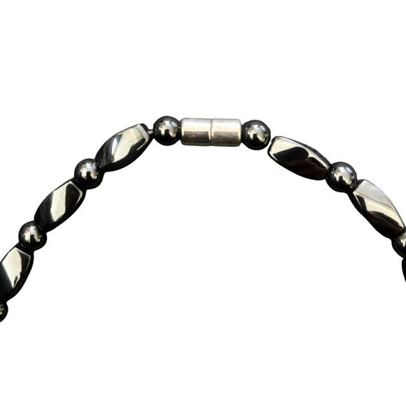 Mens Hematite Magnetic Necklace 21.6in (55cm) - Picture 2 of 5